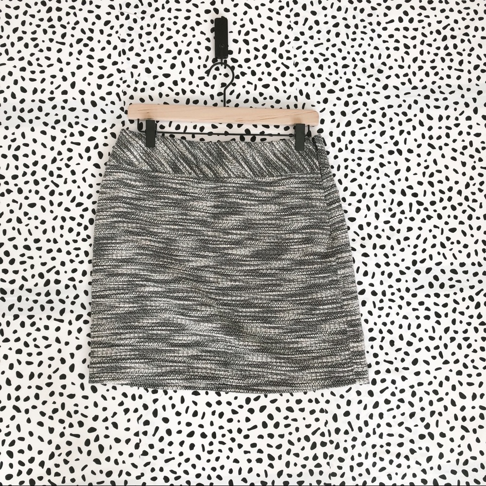 LOFT tweed-like black and white skirt. Size 6